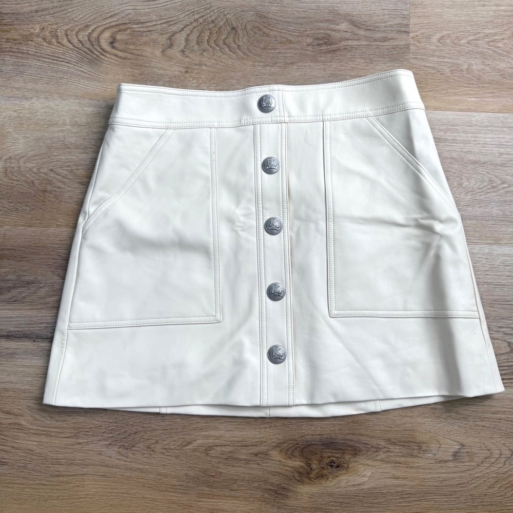 TRUTH by Republic Cream FauxLeather ButtonFront MiniSkirt Women 10
Chic Preppy
